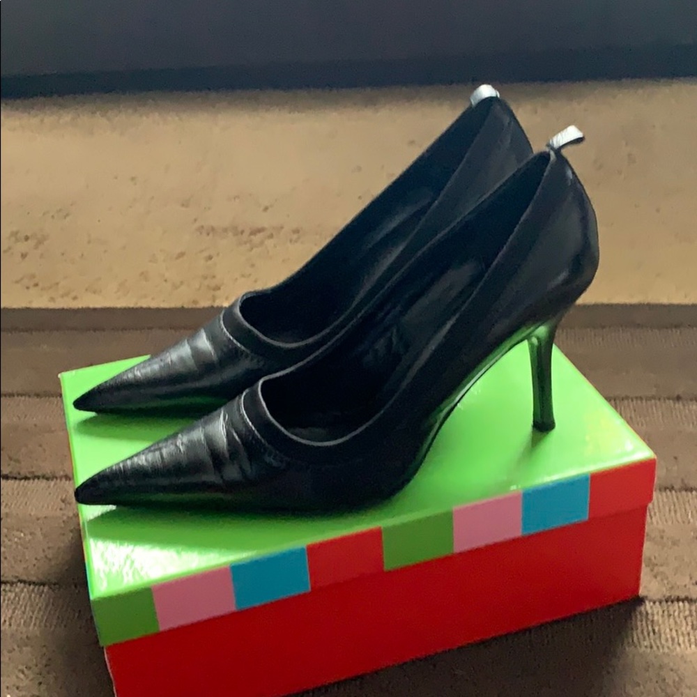 Heels - Picture 2 of 3